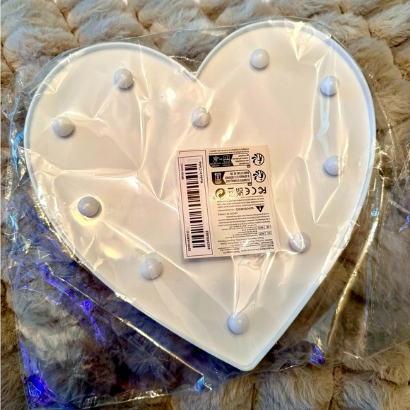 Valentines Day Light Up Battery Operated Small and Large Hearts - Picture 3 of 5